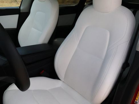 Used 2022 Tesla Model Y Performance image 12