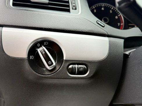 Used 2013 Volkswagen Jetta GLI Autobahn FWD image 22
