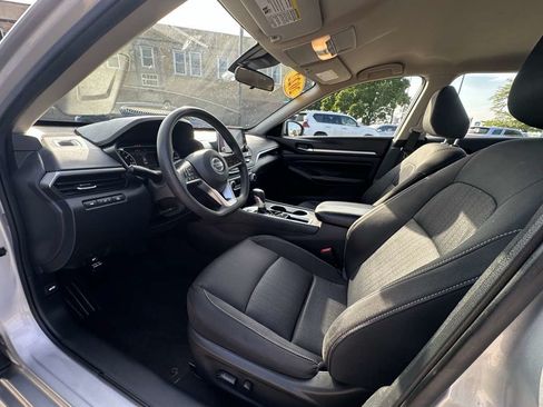 Used 2022 Nissan Altima 2.5 SV FWD image 10