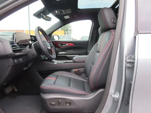 Used 2026 Chevrolet Traverse RS AWD/4WD image 16