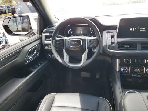 Used 2023 GMC Yukon SLT w/ SLT Luxury Package RWD image 12