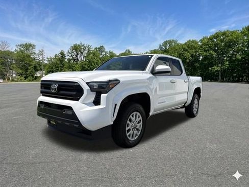 Used 2024 Toyota Tacoma SR5 AWD/4WD image 4