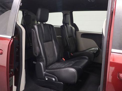 Certified 2019 Dodge Grand Caravan SXT FWD image 18