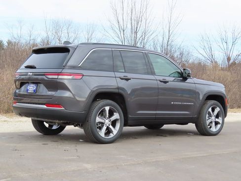 New 2026 Jeep Grand Cherokee Limited w/ Luxury Tech Group II AWD/4WD image 3