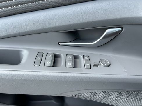 New 2025 Hyundai Elantra SEL image 11