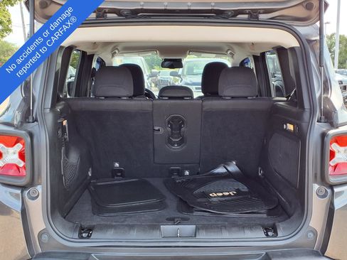 Used 2016 Jeep Renegade Latitude w/ Popular Equipment Group FWD image 11