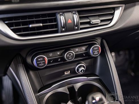Used 2019 Alfa Romeo Stelvio AWD image 28