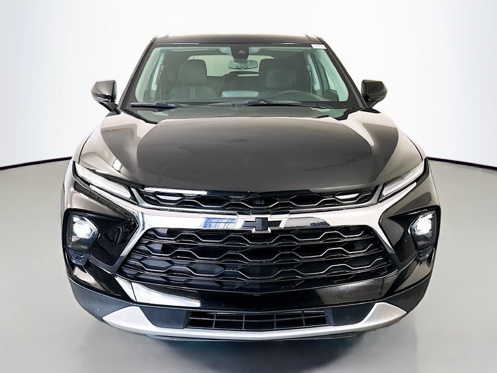 Used 2023 Chevrolet Blazer LT FWD image 2