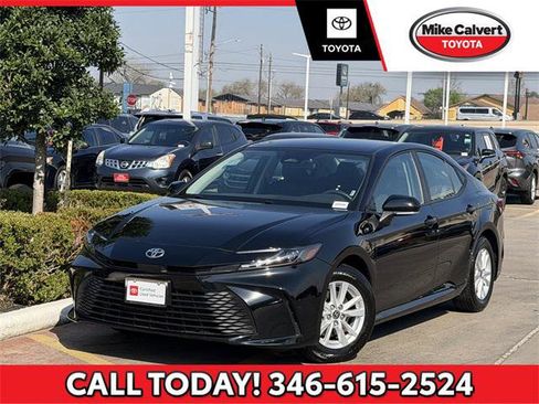 Certified 2025 Toyota Camry LE image 1