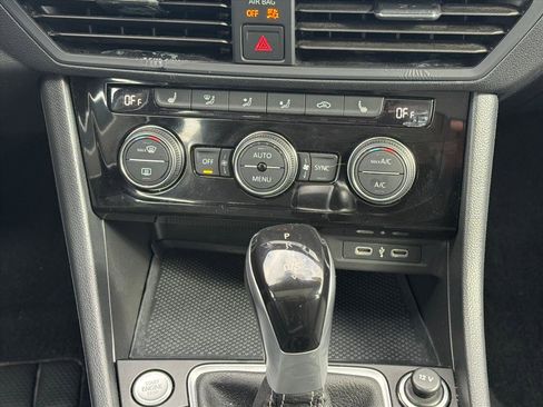 Used 2024 Volkswagen Jetta SE FWD image 16