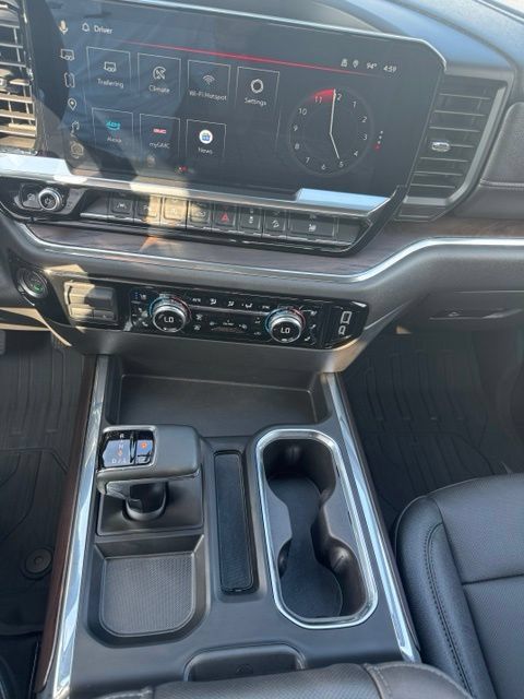 Used 2024 GMC Sierra 1500 SLT AWD/4WD image 6