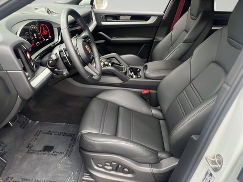 Certified 2026 Porsche Cayenne S AWD/4WD image 5