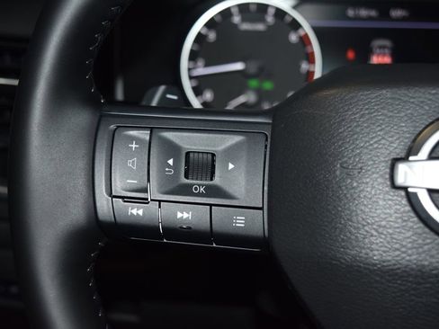 Used 2025 Nissan Rogue SV image 7