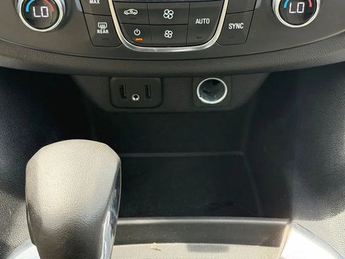 Used 2023 Chevrolet Traverse LS FWD image 24