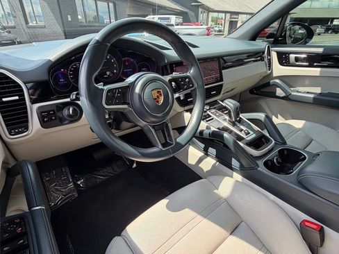Used 2021 Porsche Cayenne AWD/4WD image 15
