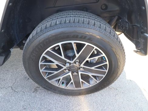 Used 2023 Jeep Wrangler Unlimited Sahara image 6