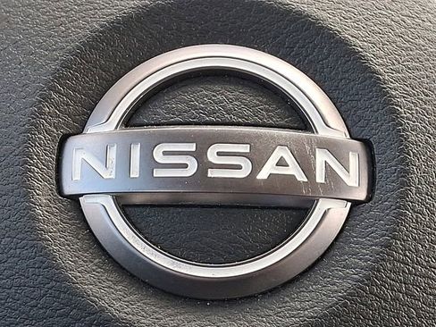 Used 2025 Nissan Versa SV image 31