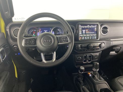 Used 2023 Jeep Wrangler Unlimited Sahara AWD/4WD image 37