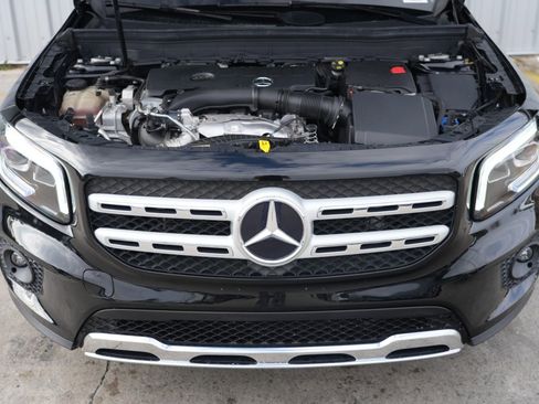 Used 2022 Mercedes-Benz GLB 250 w/ Premium Package image 7