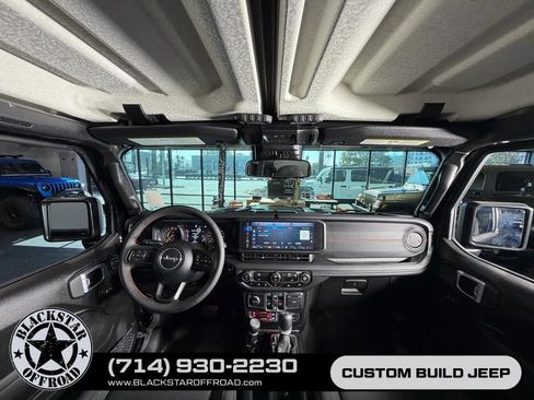 Used 2024 Jeep Wrangler Unlimited Rubicon AWD/4WD image 19
