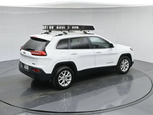 Used 2017 Jeep Cherokee Latitude FWD image 42