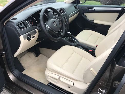 Used 2015 Volkswagen Jetta SE FWD image 5