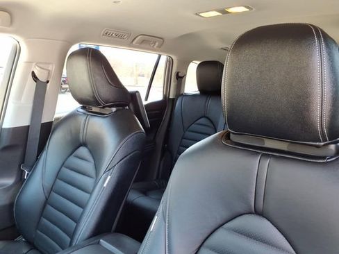 Used 2023 Toyota Highlander LE image 29