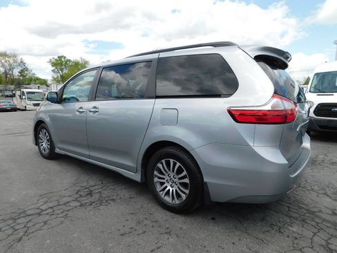 Used 2018 Toyota Sienna XLE FWD image 7