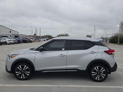 Used 2018 Nissan Kicks SR image 7