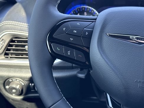 New 2026 Chrysler Pacifica Limited image 19