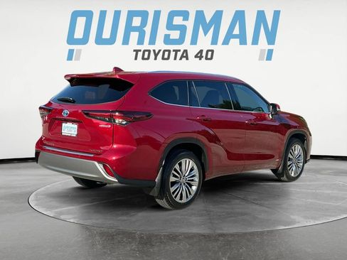 Certified 2024 Toyota Highlander Platinum AWD/4WD image 8