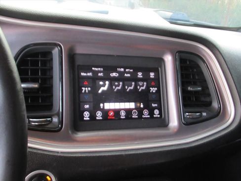 Used 2019 Dodge Challenger SXT image 20