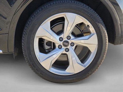 Certified 2025 Audi Q5 2.0T Premium Plus image 9