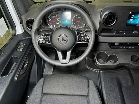 Used 2024 Mercedes-Benz Sprinter 2500 image 37