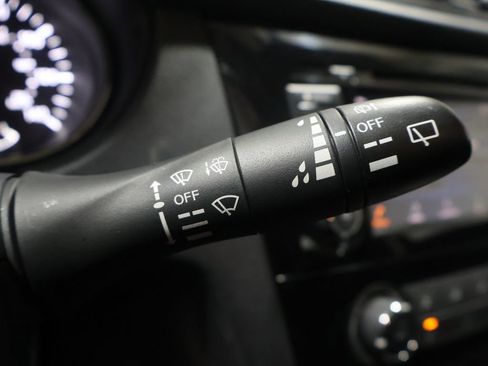 Used 2020 Nissan Rogue S image 34