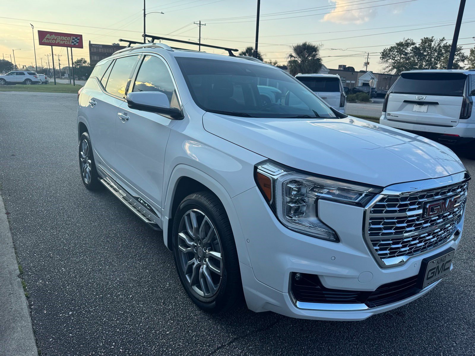 Used 2024 GMC Terrain Denali w/ Denali Premium Package AWD/4WD image 7
