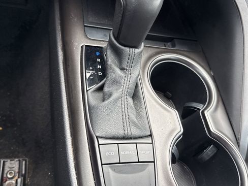 Used 2024 Toyota Camry SE image 19