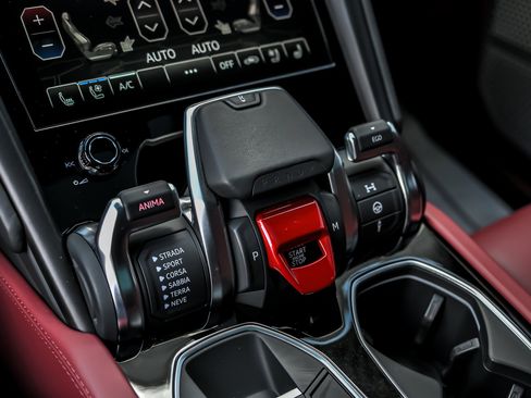Used 2022 Lamborghini Urus AWD/4WD image 51
