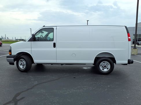 Used 2025 GMC Savana 3500 w/ Driver Convenience Package RWD image 23