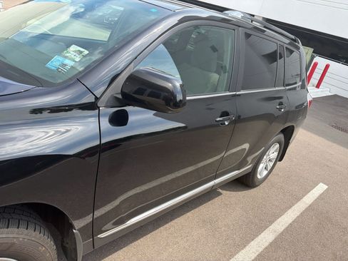 Used 2012 Toyota Highlander FWD w/ Tech Pkg image 3