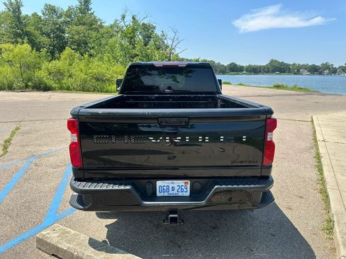 Used 2021 Chevrolet Silverado 2500 Custom w/ Custom Value Package AWD/4WD image 6