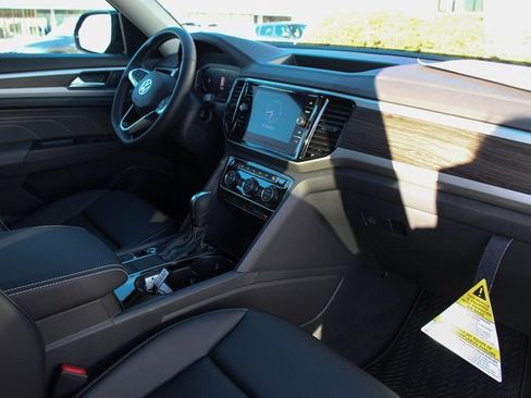 Used 2023 Volkswagen Atlas SE image 13