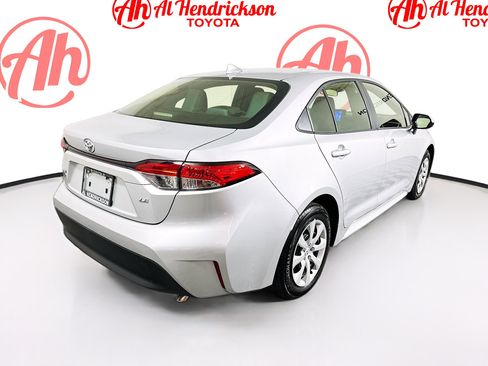 Certified 2023 Toyota Corolla LE image 3