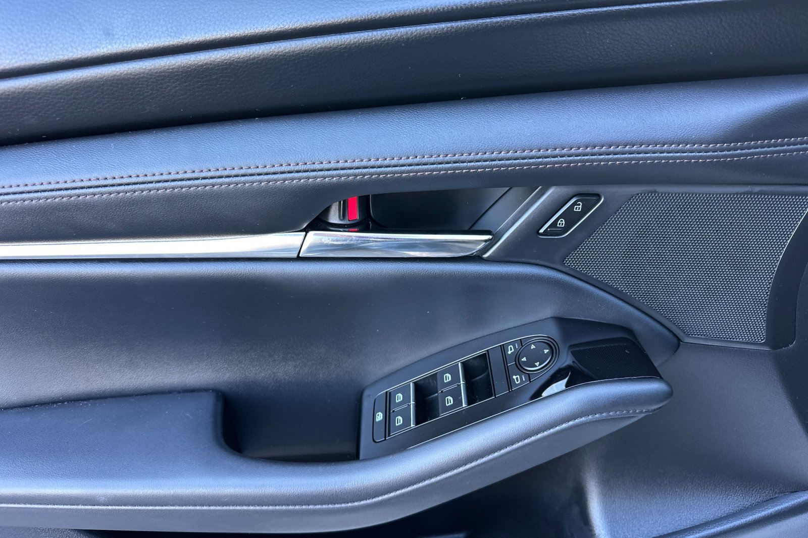 Used 2024 MAZDA MAZDA3 s FWD image 12