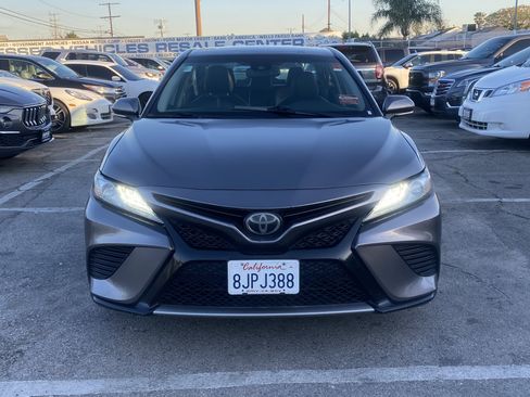 Used 2019 Toyota Camry XSE image 3