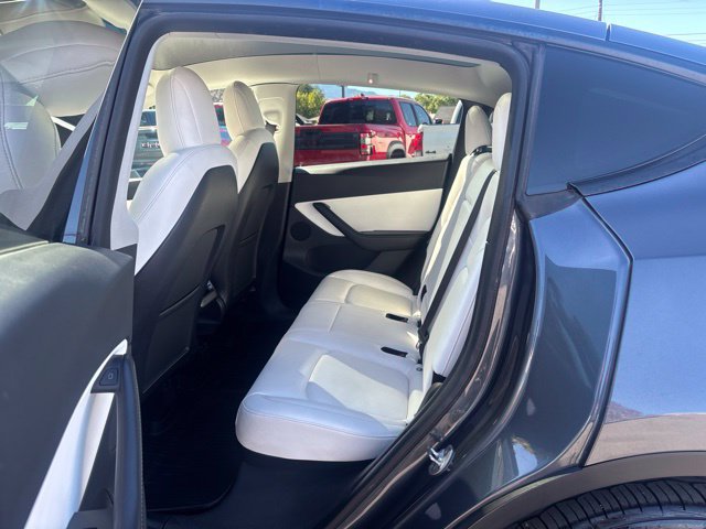 Used 2022 Tesla Model Y Long Range AWD/4WD image 27