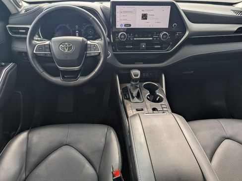 Used 2024 Toyota Highlander Platinum AWD/4WD image 20