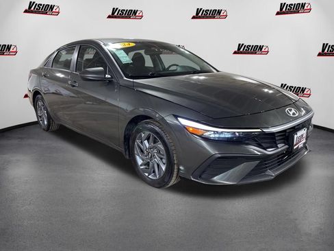 Used 2024 Hyundai Elantra SEL FWD image 3
