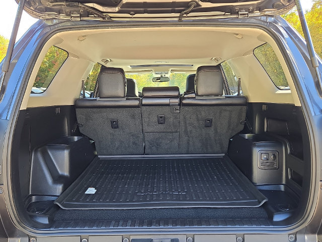 Used 2018 Toyota 4Runner SR5 Premium AWD/4WD image 30