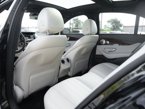 Used 2017 Mercedes-Benz E 300 image 22